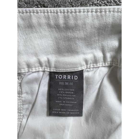 Torrid Shorts Womens 18W Bermuda White Denim Jean Fray Raw Hems Skinny Leg - Picture 10 of 11